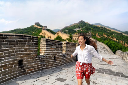 Chinesin auf der großen Mauer - Fachübersetzung chinesisch